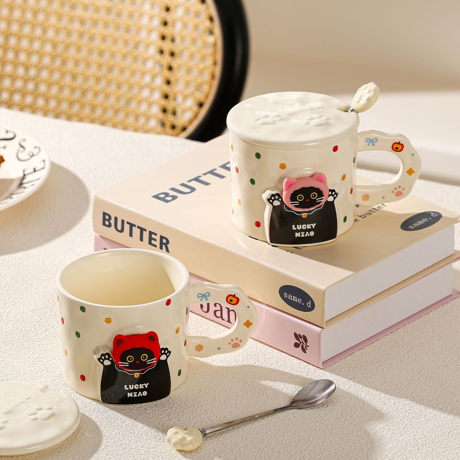 CY-2498 - Taza de Cerámica con Tapa + Cuchara Lucky Miao c/Iman - 380 ml