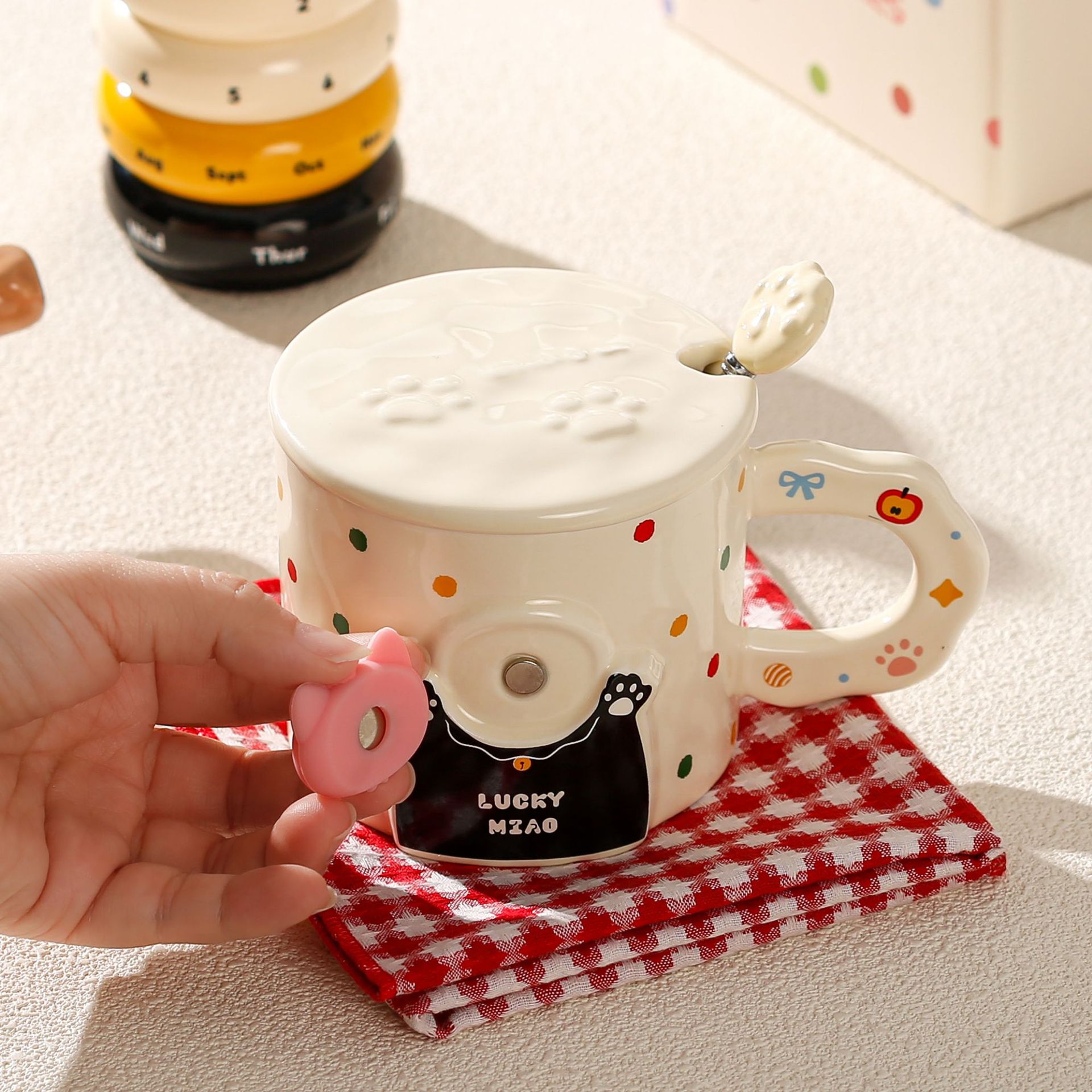 CY-2498 - Taza de Cerámica con Tapa + Cuchara Lucky Miao c/Iman - 380 ml